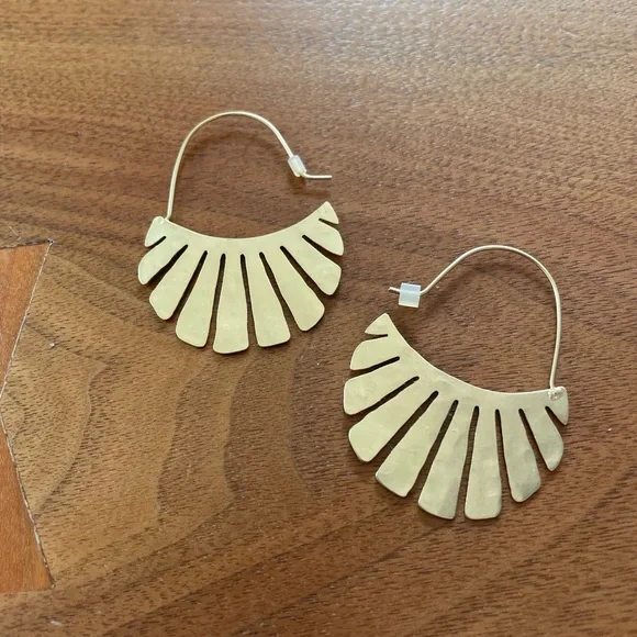 Gold fan statement earrings - Picture 1 of 1